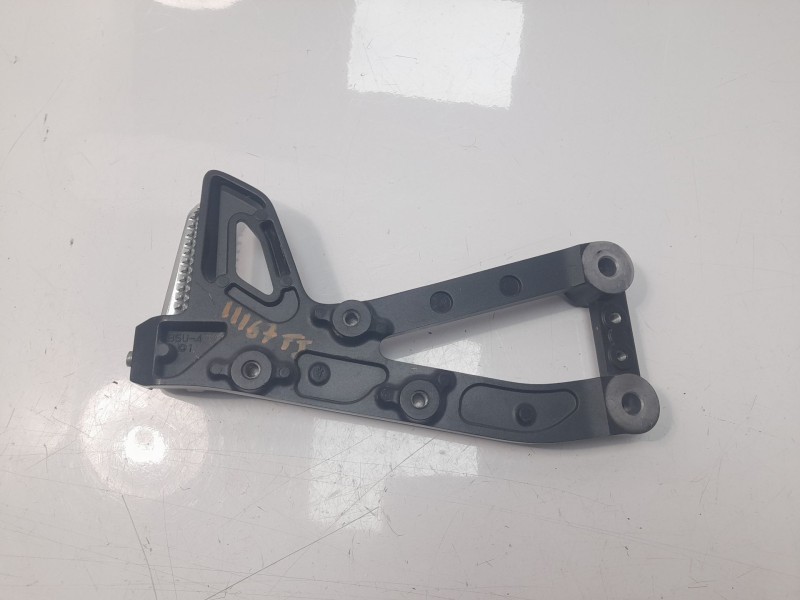 Recambio de estribo lateral para yamaha tracer 900 referencia OEM IAM B5U2741L00  