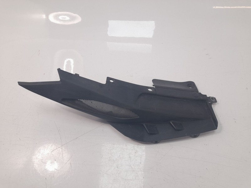 Recambio de moldura para yamaha mt-09 (7.2013) referencia OEM IAM BS22173100  