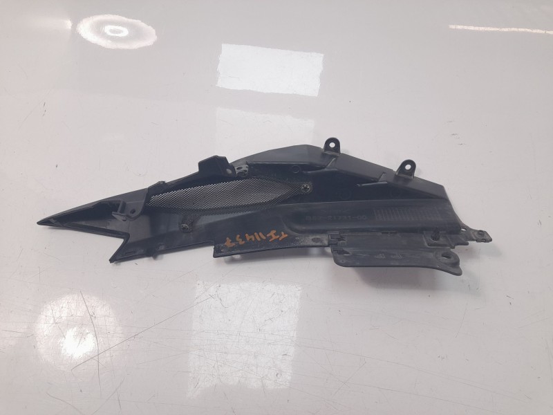 Recambio de moldura para yamaha mt-09 (7.2013) referencia OEM IAM BS22173100  