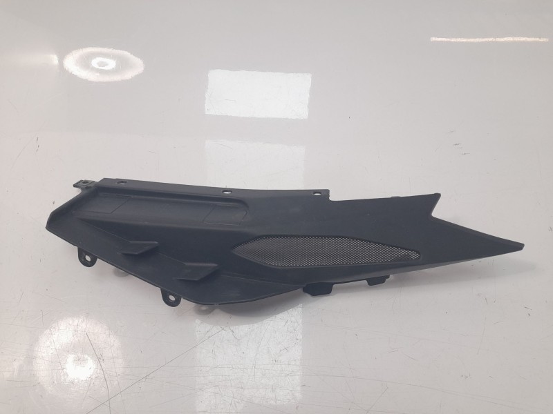 Recambio de moldura para yamaha mt-09 (7.2013) referencia OEM IAM BS22174100  