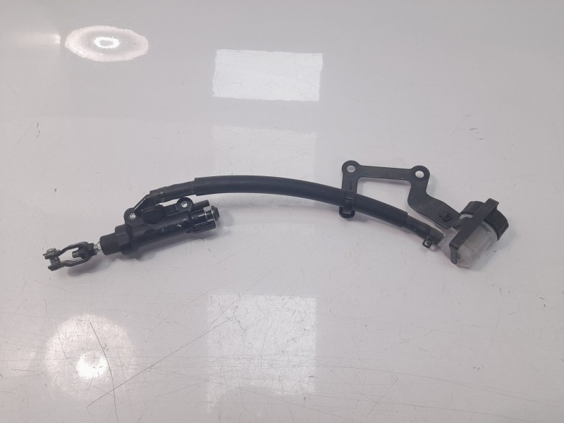 Recambio de bomba freno para yamaha tracer 900 referencia OEM IAM 56P2583V00  