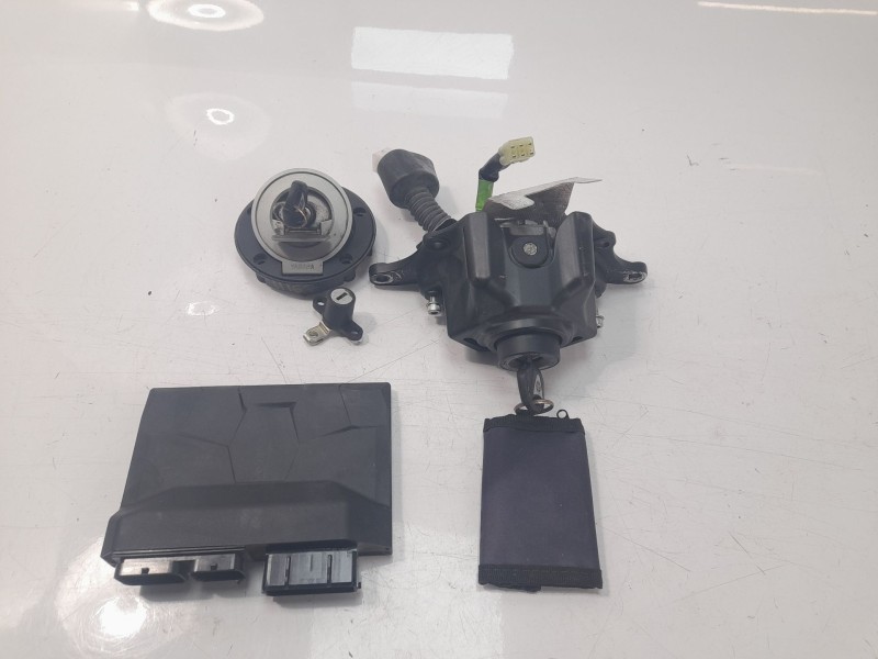 Recambio de conmutador de arranque para yamaha tracer 900 referencia OEM IAM B5UW82500300  