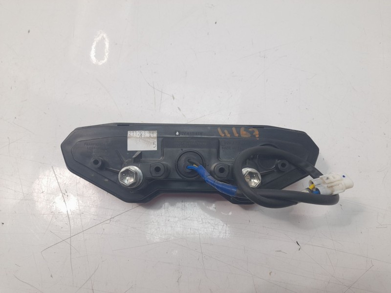 Recambio de piloto trasero central para yamaha tracer 900 referencia OEM IAM B5U8470000  