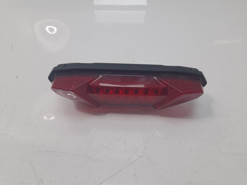 Recambio de piloto trasero central para yamaha tracer 900 referencia OEM IAM B5U8470000  
