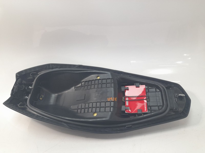 Recambio de asiento delantero para honda pcx 125 referencia OEM IAM 77200K1ZJ10ZC  