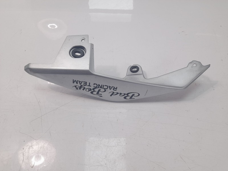 Recambio de moldura para yamaha mt-09 (7.2013) referencia OEM IAM BS22172100  