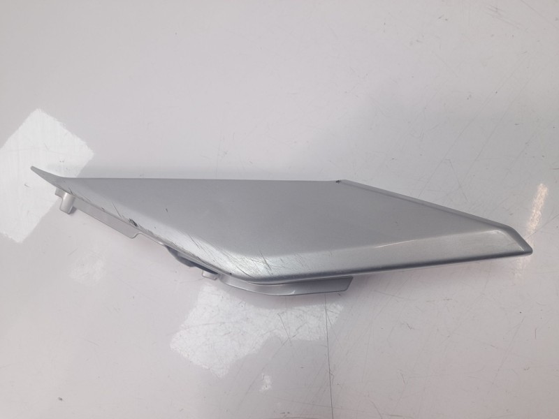 Recambio de moldura para yamaha mt-09 (7.2013) referencia OEM IAM BS22171100  