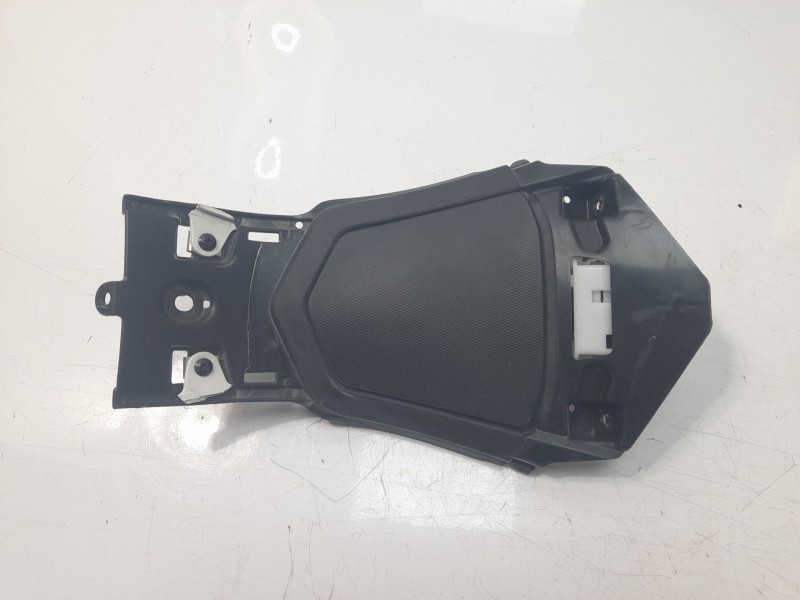 Recambio de tapa exterior combustible para honda pcx 125 referencia OEM IAM 64410K1ZJ10  