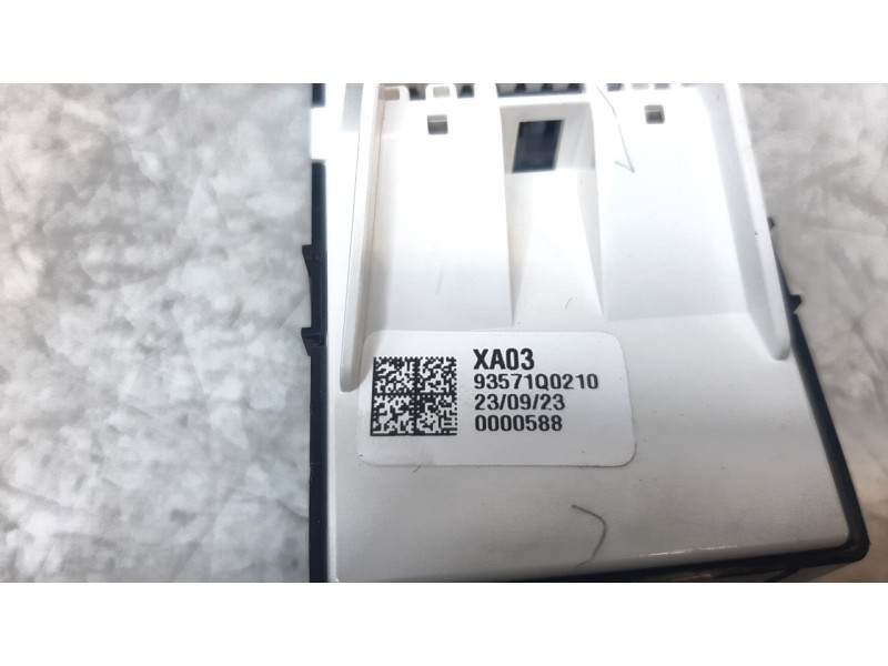 Recambio de mando elevalunas delantero izquierdo para hyundai i20 (bc3) klass referencia OEM IAM 93571Q0210  