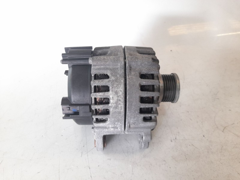 Recambio de alternador para audi q5 (8rb) 2.0 tdi quattro referencia OEM IAM 04L903017A  ALF011551