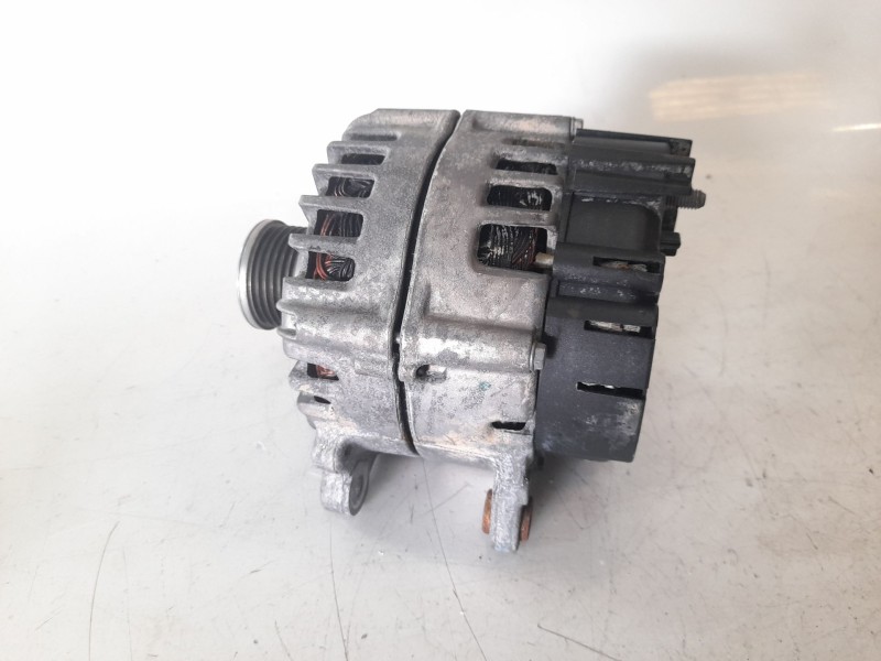 Recambio de alternador para audi q5 (8rb) 2.0 tdi quattro referencia OEM IAM 04L903017A  ALF011551