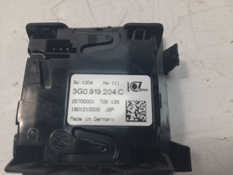 Recambio de pantalla multifuncion para volkswagen passat lim. (3g2) 1.8 tsi referencia OEM IAM 3G0919204C  