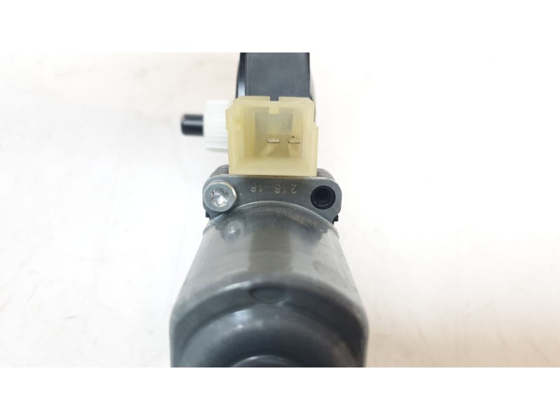Recambio de motor elevalunas trasero derecho para audi a4 avant (8w5) básico referencia OEM IAM 8W0959812  