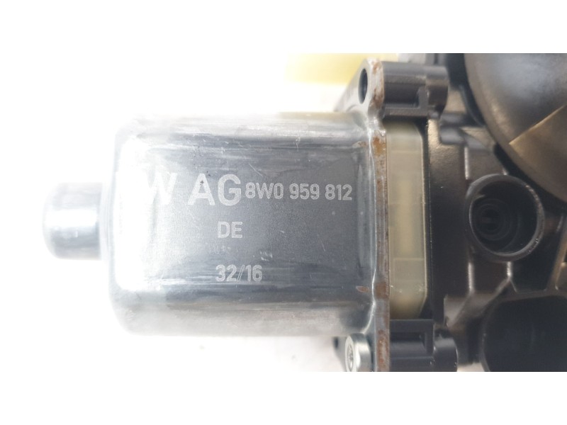 Recambio de motor elevalunas trasero derecho para audi a4 avant (8w5) básico referencia OEM IAM 8W0959812  
