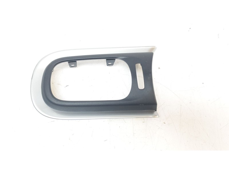 Recambio de moldura para citroën c3 feel pack referencia OEM IAM 9812400977  