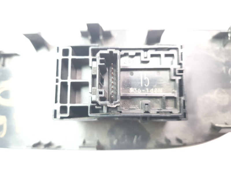 Recambio de mando elevalunas delantero derecho para toyota rav4 referencia OEM IAM 8481012110  