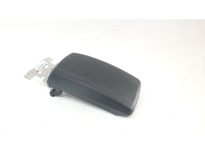 Recambio de apoyabrazos central para ssangyong tivoli urban 4x2 referencia OEM IAM 7792035000LBH  