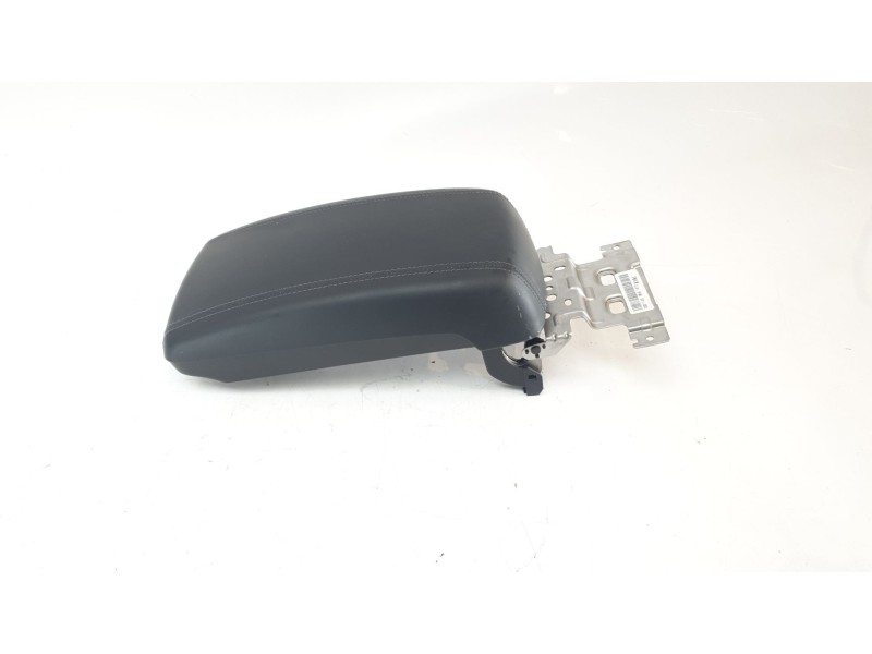 Recambio de apoyabrazos central para ssangyong tivoli urban 4x2 referencia OEM IAM 7792035000LBH  