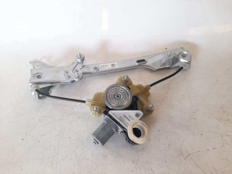 Recambio de elevalunas trasero derecho para toyota c-hr (_x1_) 2.0 hybrid (maxh10) referencia OEM IAM 69830F4050  