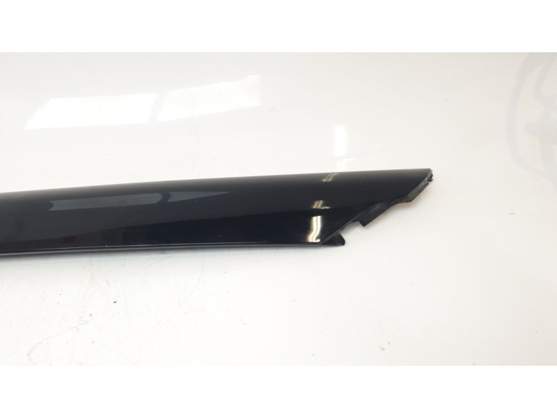 Recambio de moldura para ssangyong tivoli urban 4x2 referencia OEM IAM 7922035010  