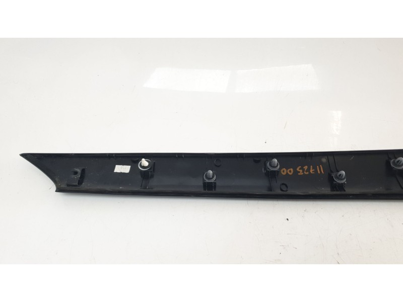 Recambio de moldura para ssangyong tivoli urban 4x2 referencia OEM IAM 7922035010  
