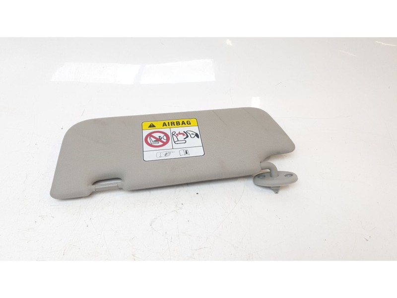 Recambio de parasol derecho para ssangyong tivoli urban 4x2 referencia OEM IAM 7612035100LBH  
