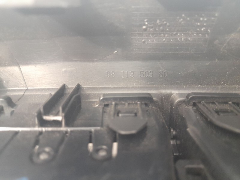 Recambio de aireador central para peugeot 3008 allure referencia OEM IAM 9811350380  