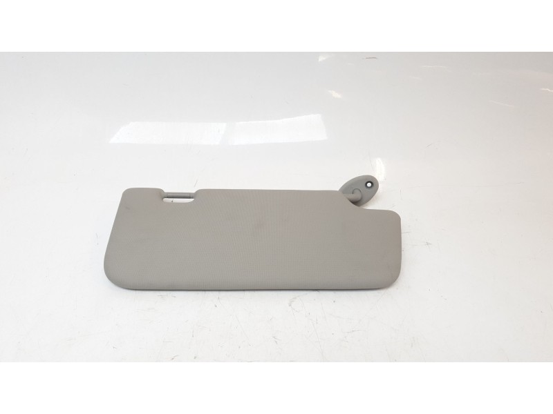 Recambio de parasol izquierdo para ssangyong tivoli urban 4x2 referencia OEM IAM 7611035100LBH  