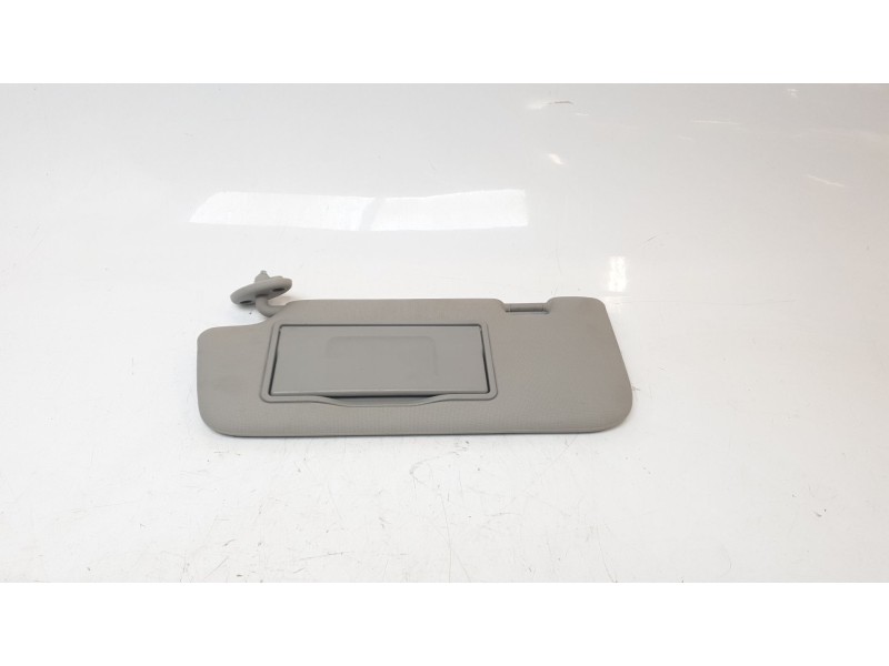 Recambio de parasol izquierdo para ssangyong tivoli urban 4x2 referencia OEM IAM 7611035100LBH  