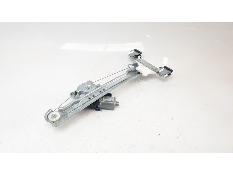 Recambio de elevalunas trasero izquierdo para ssangyong tivoli urban 4x2 referencia OEM IAM 7331135000  