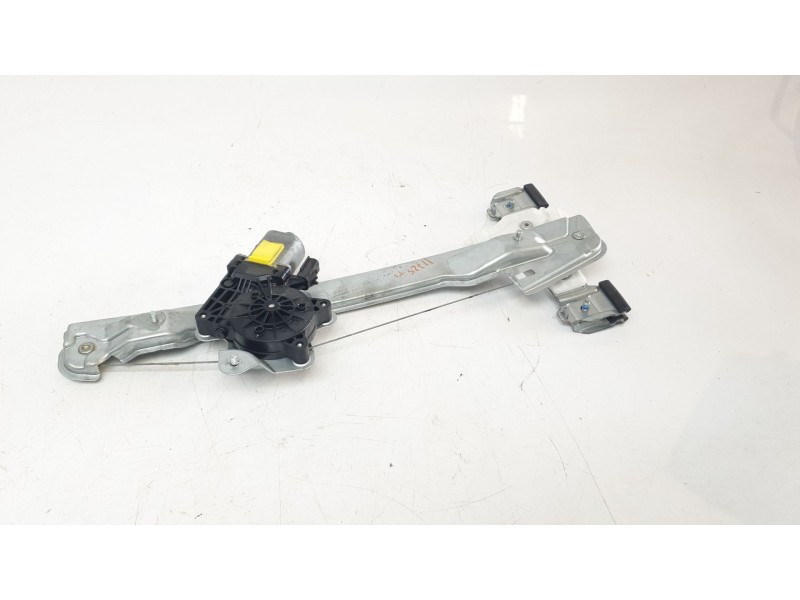 Recambio de elevalunas trasero izquierdo para ssangyong tivoli urban 4x2 referencia OEM IAM 7331135000  