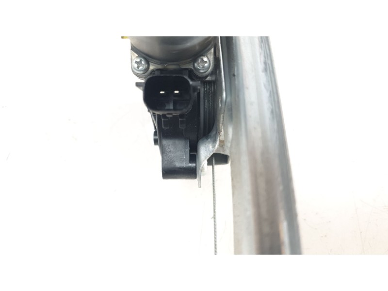 Recambio de elevalunas trasero izquierdo para ssangyong tivoli urban 4x2 referencia OEM IAM 7331135000  