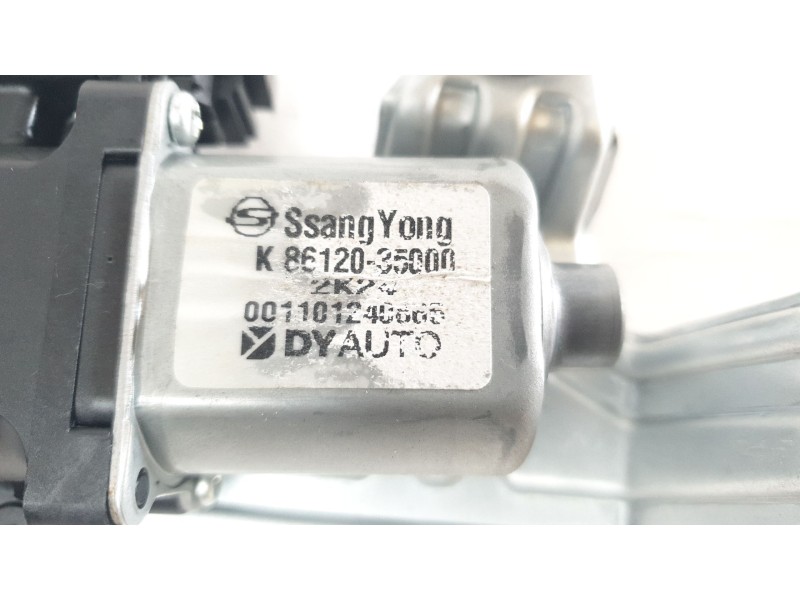 Recambio de motor limpia trasero para ssangyong tivoli urban 4x2 referencia OEM IAM 8612035000  