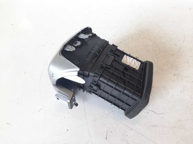 Recambio de aireador derecho para kia sportage concept 2wd referencia OEM IAM 97490F1AA0KA1  