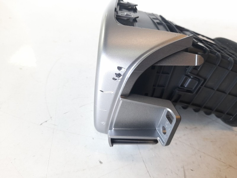 Recambio de aireador derecho para kia sportage concept 2wd referencia OEM IAM 97490F1AA0KA1  