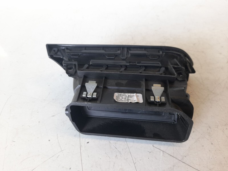 Recambio de aireador derecho para peugeot 308 sw gt line referencia OEM IAM 96778766ZD  