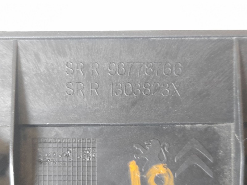 Recambio de aireador derecho para peugeot 308 sw gt line referencia OEM IAM 96778766ZD  