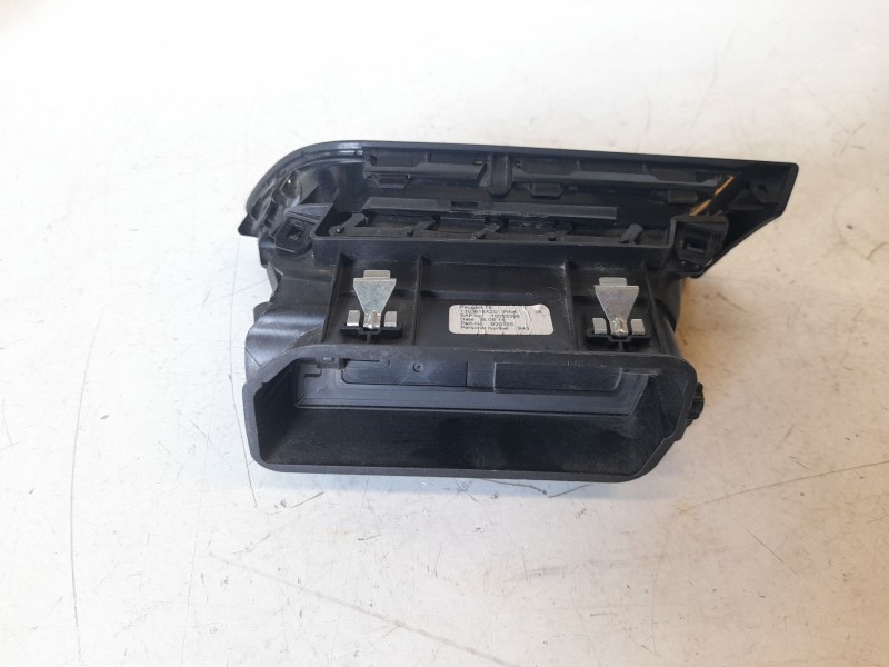 Recambio de aireador izquierdo para peugeot 308 sw gt line referencia OEM IAM 96778765ZD  