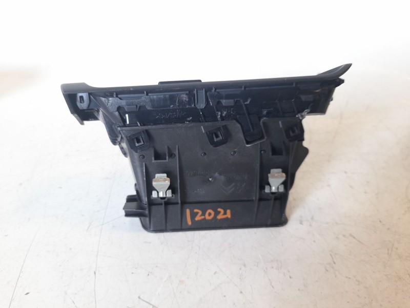 Recambio de aireador izquierdo para peugeot 308 sw gt line referencia OEM IAM 96778765ZD  