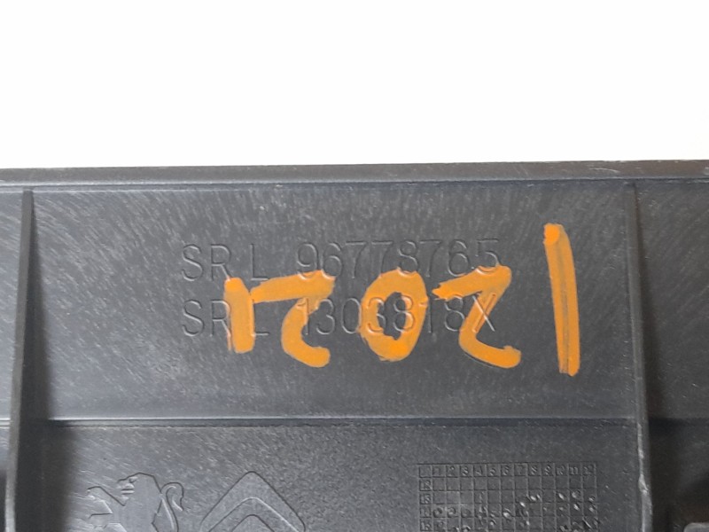 Recambio de aireador izquierdo para peugeot 308 sw gt line referencia OEM IAM 96778765ZD  