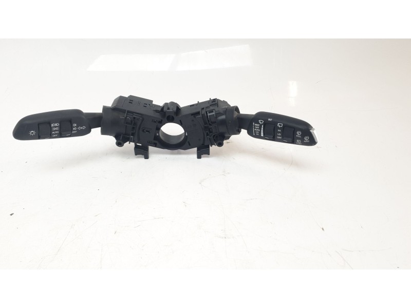 Recambio de mando multifuncion para ssangyong tivoli urban 4x2 referencia OEM IAM 8591035300  