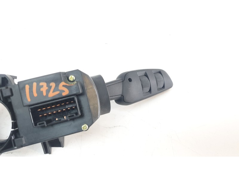 Recambio de mando multifuncion para ssangyong tivoli urban 4x2 referencia OEM IAM 8591035300  