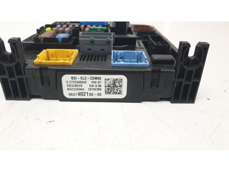 Recambio de caja reles / fusibles para citroën c3 feel pack referencia OEM IAM 9847402180  