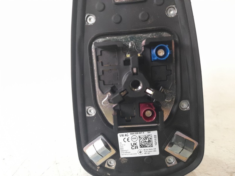Recambio de antena para skoda octavia lim. (nx3) ambition referencia OEM IAM 5WA035507A  