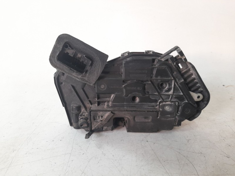 Recambio de cerradura puerta trasera izquierda para volkswagen polo edition referencia OEM IAM 5TA839015E  