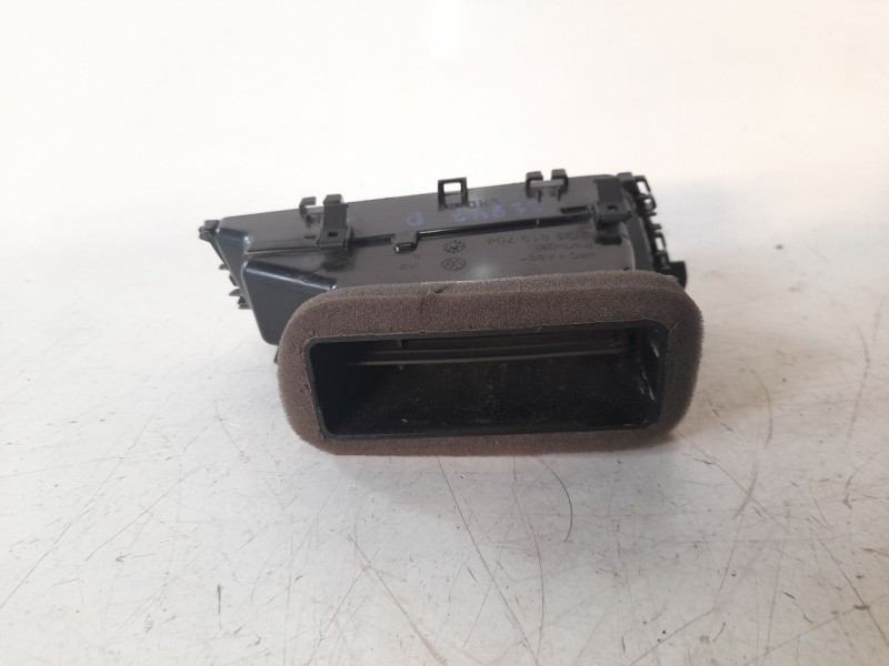 Recambio de aireador derecho para volkswagen polo edition referencia OEM IAM 2G1819704DRHV  