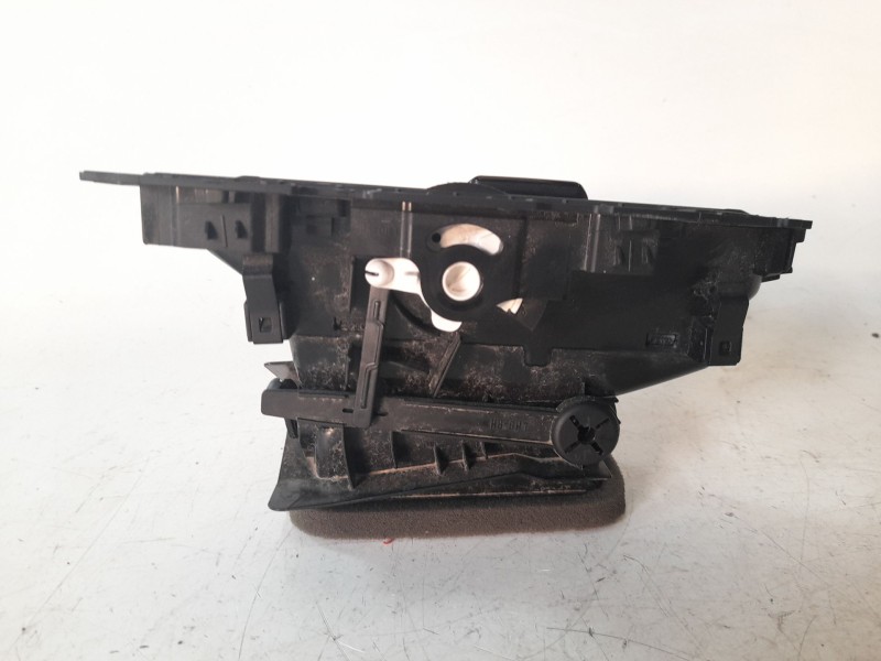 Recambio de aireador derecho para volkswagen polo edition referencia OEM IAM 2G1819704DRHV  