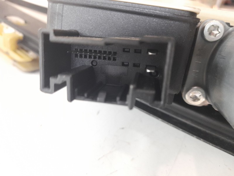 Recambio de elevalunas delantero izquierdo para volkswagen polo edition referencia OEM IAM 2G4837461B  