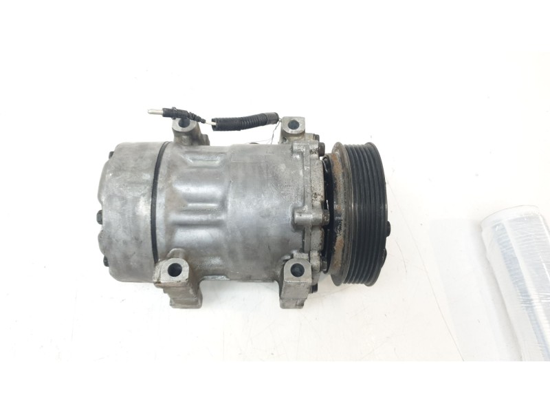 Recambio de compresor aire acondicionado para renault megane i (ba0/1_) 1.9 dti (ba08, ba0n) referencia OEM IAM 7700866828  CAF6