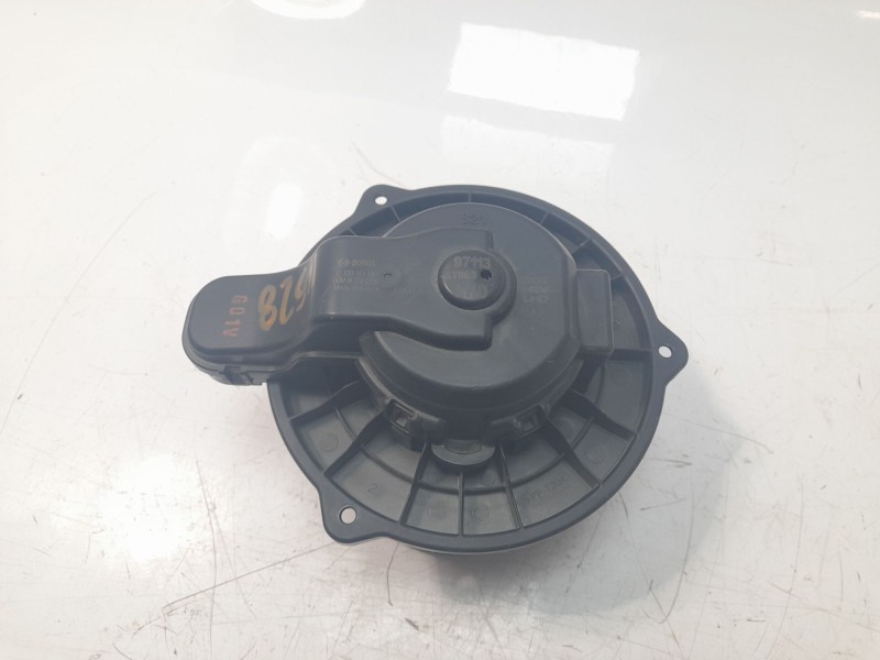 Recambio de ventilador calefaccion para kia niro referencia OEM IAM 97113AT000  